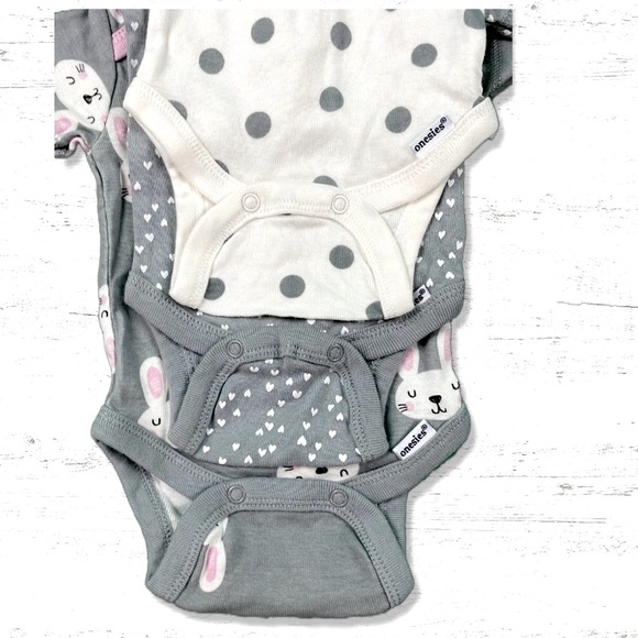 NWOT Set of Gerberer’s Onsie’s With Matching Hat’s Size:Newborn - Picture 2 of 4